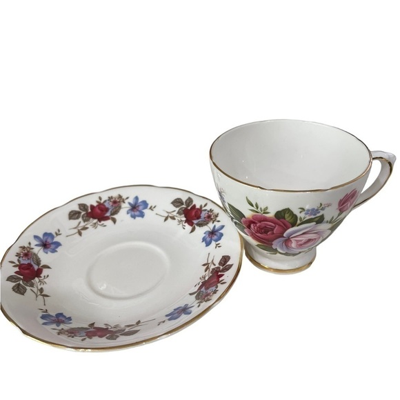 Royal Sutherland Teacup and Saucer, made in Staffordshire England. - Picture 4 of 4